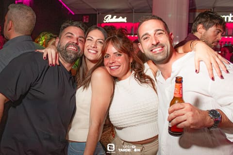 Fotos de CLEMENTINE BEACH en Concierto en Rumbo 144 el 2026-09-26