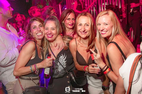 Fotos de CLEMENTINE BEACH en Concierto en Rumbo 144 el 2026-09-26