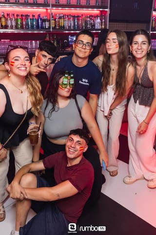 Luces y ambiente de discoteca en Rumbo 144, Blasco Ibáñez — foto 15