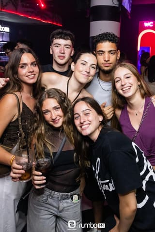 Foto de la noche en Rumbo 144 con ambiente universitario — foto 16