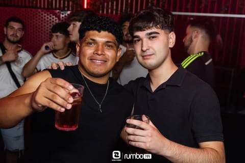 Momento de fiesta en la pista de Rumbo 144 Valencia — foto 18