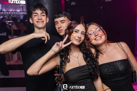 Foto de la noche en Rumbo 144 con ambiente universitario — foto 28