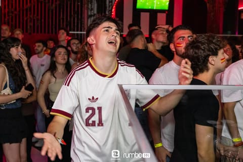 Ambiente en la pista de Rumbo 144 — Viernes Noche en València — foto 61