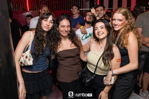 Foto de la noche en Rumbo 144 con ambiente universitario — foto 64