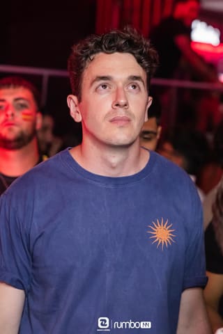 Escena de la sesión Viernes Noche R144 con luces de club — foto 68