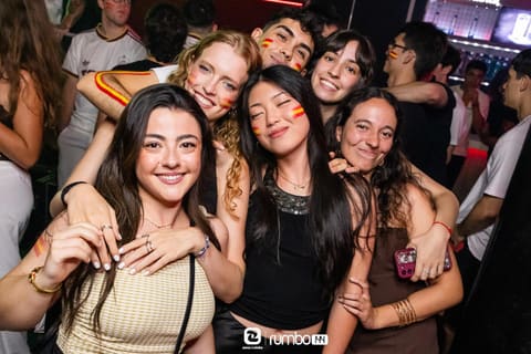 Escena de la sesión Viernes Noche R144 con luces de club — foto 80