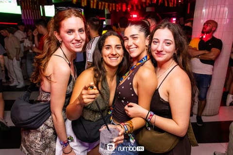 Foto de la noche en Rumbo 144 con ambiente universitario — foto 88